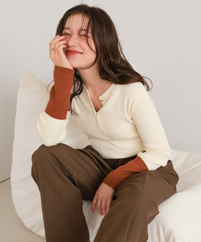 袖配色ヘンリーネックニット