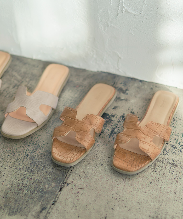 フラットスクエアサンダル