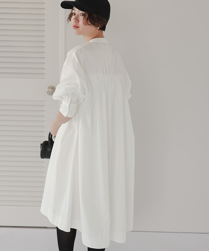 バックシャーリングワンピース