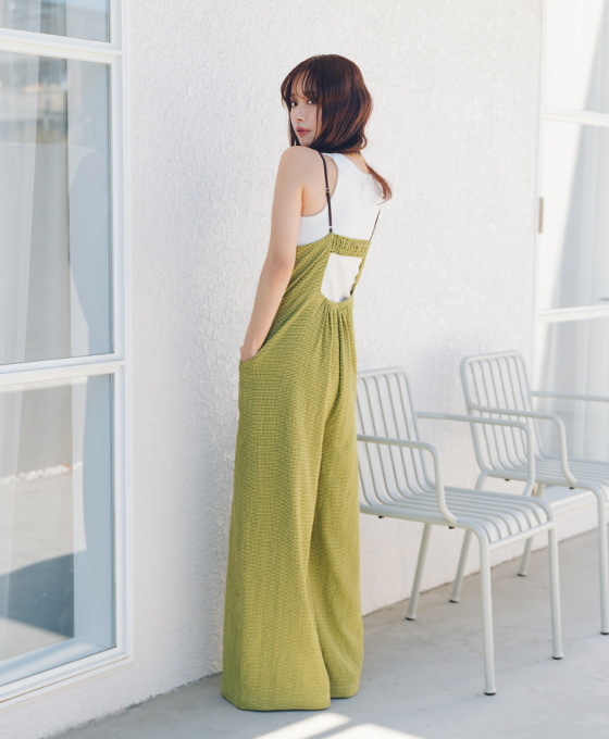 赤埴奈津子さんオールインワングリーン着用