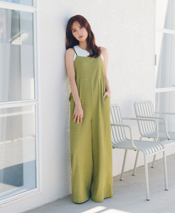 赤埴奈津子さんオールインワングリーン着用