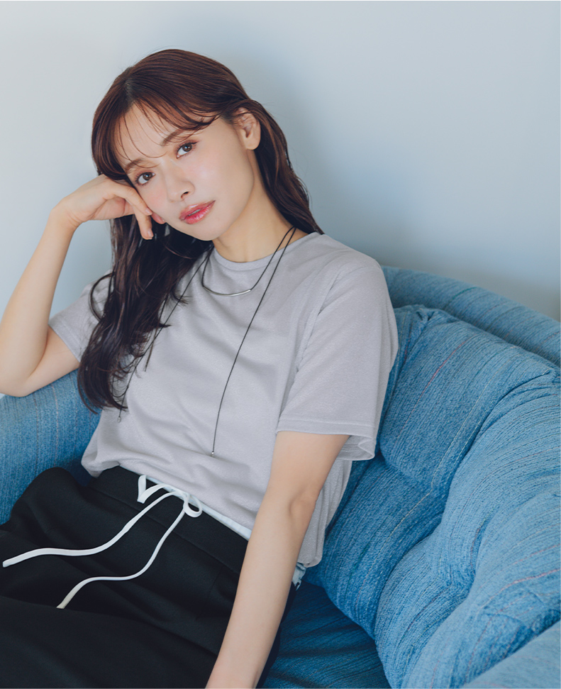 赤埴奈津子さんTシャツシルバー着用