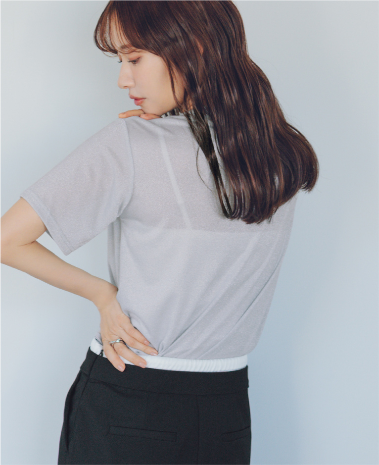 赤埴奈津子さんTシャツシルバー着用