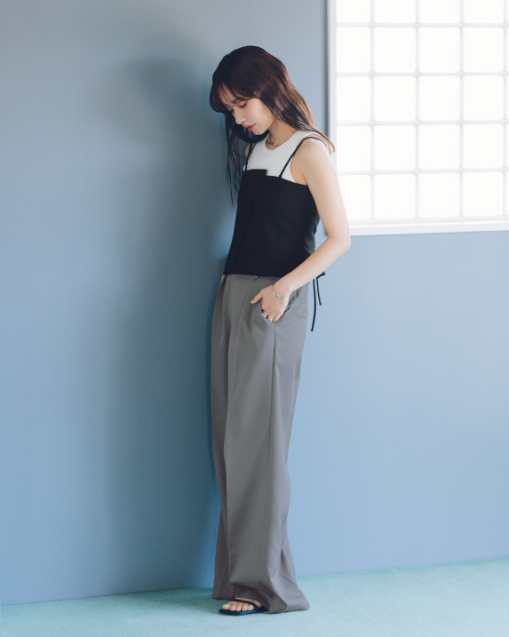 赤埴奈津子さんビスチェブラック着用