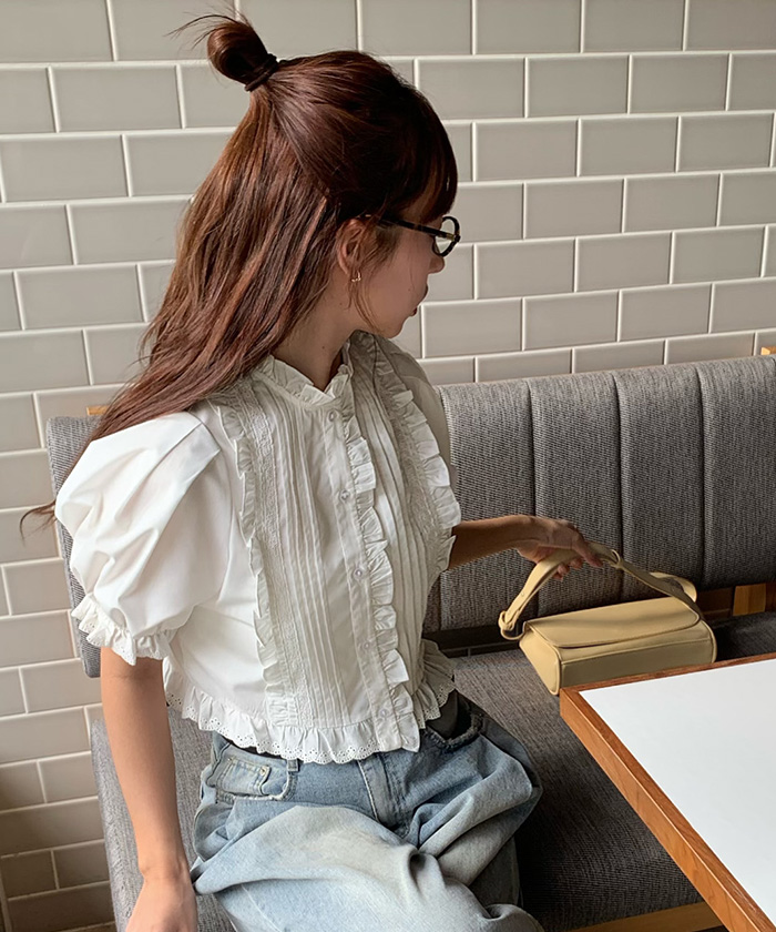 フリル付き襟のクリーム色ブラウス wee9s ブラウス シャツ big collar frill blouse / 付け襟風