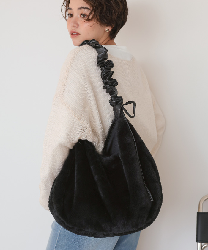 【美品】ダークグレーファーハンドバッグ ティーエスエル T.S.L フロントリボンフェイクファーハンドバッグ